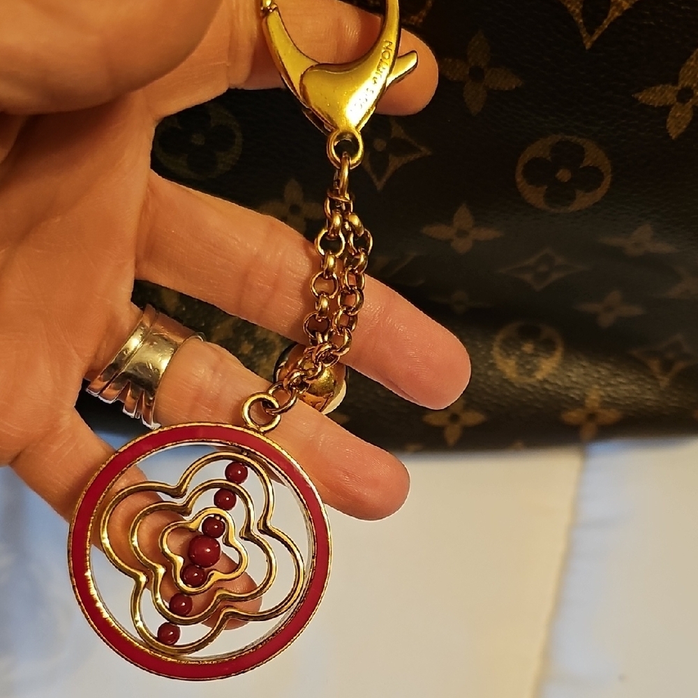 Authentic Louis Vuitton Brown Monogram Shoulder Bag with Red Interior - Picture 13 of 14